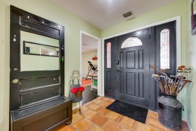 Well maintained, 4-bed, 3.5-bath home in Green Tree Country Club on Green Tree Country Club in Texas - for sale on GolfHomes.com, golf home, golf lot