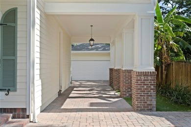 Welcome to 2714 W. Jetton Avenue -- an elegant on Palma Ceia Golf and Country Club in Florida - for sale on GolfHomes.com, golf home, golf lot