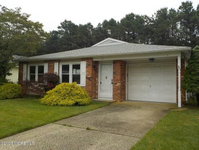 Beautiful 2-Bedroom, 2-Bath Home in Lions Head South 55+ on Lions Head Country Club in New Jersey - for sale on GolfHomes.com, golf home, golf lot