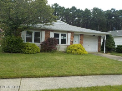 Beautiful 2-Bedroom, 2-Bath Home in Lions Head South 55+ on Lions Head Country Club in New Jersey - for sale on GolfHomes.com, golf home, golf lot