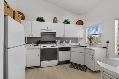 PRICED TO SELL ASAP ! This 2 bedroom unit with vaulted ceilings on The Links At Boynton Beach - The Family Course in Florida - for sale on GolfHomes.com, golf home, golf lot