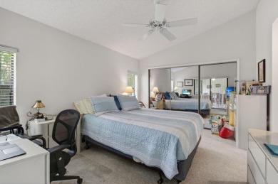 PRICED TO SELL ASAP ! This 2 bedroom unit with vaulted ceilings on The Links At Boynton Beach - The Family Course in Florida - for sale on GolfHomes.com, golf home, golf lot