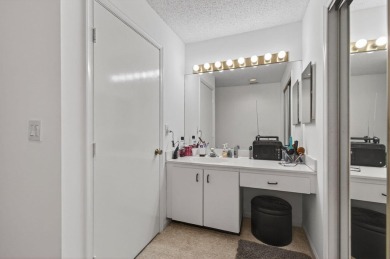 PRICED TO SELL ASAP ! This 2 bedroom unit with vaulted ceilings on The Links At Boynton Beach - The Family Course in Florida - for sale on GolfHomes.com, golf home, golf lot