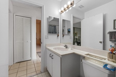 PRICED TO SELL ASAP ! This 2 bedroom unit with vaulted ceilings on The Links At Boynton Beach - The Family Course in Florida - for sale on GolfHomes.com, golf home, golf lot