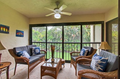 PRICED TO SELL ASAP ! This 2 bedroom unit with vaulted ceilings on The Links At Boynton Beach - The Family Course in Florida - for sale on GolfHomes.com, golf home, golf lot