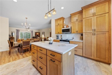 Remodeled 3 x 2 home in Bella Vista, Roberts Subdivision. Home on Bella Vista - Metfield Golf Complex and Country Club in Arkansas - for sale on GolfHomes.com, golf home, golf lot