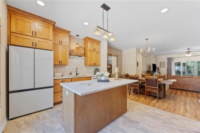 Remodeled 3 x 2 home in Bella Vista, Roberts Subdivision. Home on Bella Vista - Metfield Golf Complex and Country Club in Arkansas - for sale on GolfHomes.com, golf home, golf lot