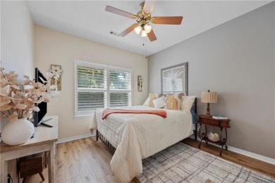 Remodeled 3 x 2 home in Bella Vista, Roberts Subdivision. Home on Bella Vista - Metfield Golf Complex and Country Club in Arkansas - for sale on GolfHomes.com, golf home, golf lot