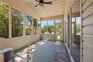 Remodeled 3 x 2 home in Bella Vista, Roberts Subdivision. Home on Bella Vista - Metfield Golf Complex and Country Club in Arkansas - for sale on GolfHomes.com, golf home, golf lot