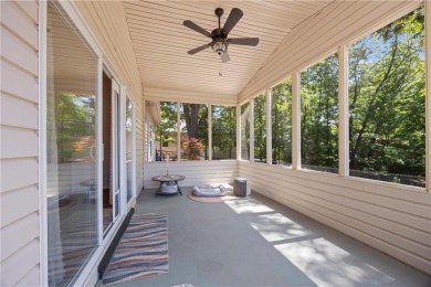 Remodeled 3 x 2 home in Bella Vista, Roberts Subdivision. Home on Bella Vista - Metfield Golf Complex and Country Club in Arkansas - for sale on GolfHomes.com, golf home, golf lot