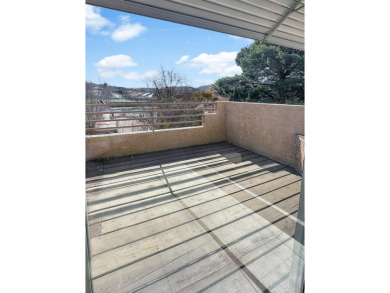 This beautiful condo offers vaulted ceilings, large kitchen and on St. George Golf Course in Utah - for sale on GolfHomes.com, golf home, golf lot