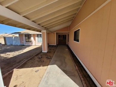 Large and spacious home with 3 BR/ 2 Ba, office, indoor laundry on Tierra Del Sol Golf Course in California - for sale on GolfHomes.com, golf home, golf lot