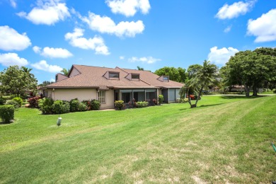 Welcome to your new home! This ready-to-move-in villa, is on Fountains Golf and Country Club in Florida - for sale on GolfHomes.com, golf home, golf lot