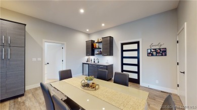 MOTIVATED SELLER.....HOME IN HORSESHOE BEND HAS POTENTIAL TO BE on Seasons Ridge At Four Seasons in Missouri - for sale on GolfHomes.com, golf home, golf lot