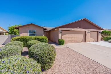 Don't miss this opportunity to own a beautiful 2-bedroom on Cottonwood Country Club in Arizona - for sale on GolfHomes.com, golf home, golf lot