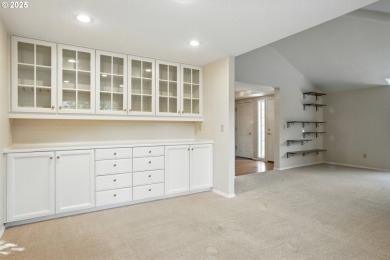 Beautifully maintained home in sought-after Fairway Village! on Fairway Village Golf and Country Club in Washington - for sale on GolfHomes.com, golf home, golf lot