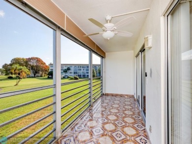 BRAND NEW VINYL FLOORING, NEVER-USED TOP-LINE SS APPLIANCES W/ on Wynmoor Golf Course in Florida - for sale on GolfHomes.com, golf home, golf lot