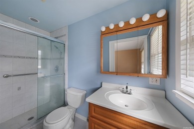 Welcome to this inviting 2-bedroom, 2-bathroom condo, which on Leisure Village Golf Course in New York - for sale on GolfHomes.com, golf home, golf lot