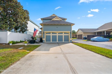 Beautiful home located in the highly sought after community of on Holiday Golf Club in Florida - for sale on GolfHomes.com, golf home, golf lot