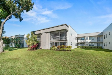 Welcome home to this first floor, beautifully renovated 2 bed/2 on Kings Point Golf -Flanders Way in Florida - for sale on GolfHomes.com, golf home, golf lot