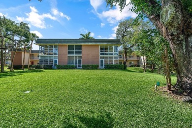 Vero Living at its Best in Vista Gardens! Fully furnished condo on Vero Beach South Golf Course in Florida - for sale on GolfHomes.com, golf home, golf lot