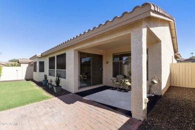 Popular 2BR, 2BA w/den Oakmont model just steps from the on Oakwood Golf Club  in Arizona - for sale on GolfHomes.com, golf home, golf lot