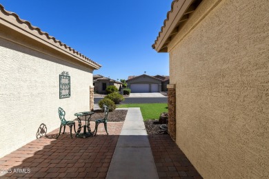 Popular 2BR, 2BA w/den Oakmont model just steps from the on Oakwood Golf Club  in Arizona - for sale on GolfHomes.com, golf home, golf lot