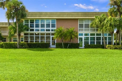 Light & bright 2BR/2BA condo near McKee Botanical Gardens on Vero Beach South Golf Course in Florida - for sale on GolfHomes.com, golf home, golf lot