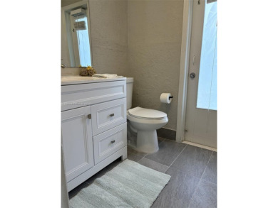 Opportunity awaits with this 3-bedroom, 2-bathroom Hollywood on Orangebrook Golf and Country Club in Florida - for sale on GolfHomes.com, golf home, golf lot