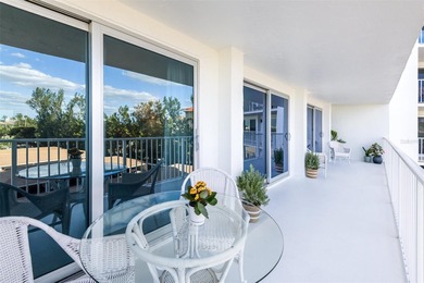 ****What do a disco ball and the ocean have in common? They both on Links on Longboat Golf Club in Florida - for sale on GolfHomes.com, golf home, golf lot