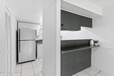 Beautifully updated 2-bedroom, 2-bath condo in Prime Melbourne on Mallards Landing Golf Course in Florida - for sale on GolfHomes.com, golf home, golf lot