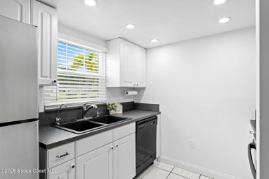 Beautifully updated 2-bedroom, 2-bath condo in Prime Melbourne on Mallards Landing Golf Course in Florida - for sale on GolfHomes.com, golf home, golf lot