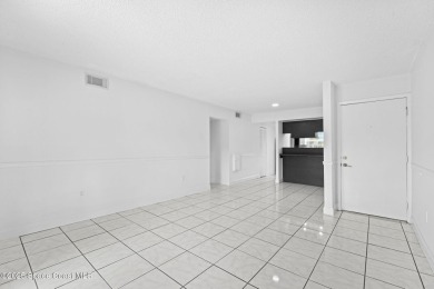 Beautifully updated 2-bedroom, 2-bath condo in Prime Melbourne on Mallards Landing Golf Course in Florida - for sale on GolfHomes.com, golf home, golf lot