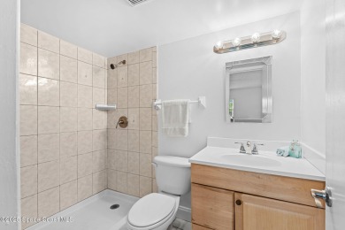 Beautifully updated 2-bedroom, 2-bath condo in Prime Melbourne on Mallards Landing Golf Course in Florida - for sale on GolfHomes.com, golf home, golf lot
