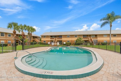 Beautifully updated 2-bedroom, 2-bath condo in Prime Melbourne on Mallards Landing Golf Course in Florida - for sale on GolfHomes.com, golf home, golf lot