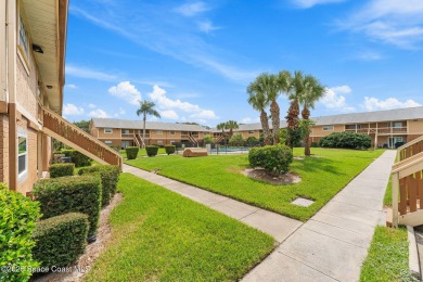 Beautifully updated 2-bedroom, 2-bath condo in Prime Melbourne on Mallards Landing Golf Course in Florida - for sale on GolfHomes.com, golf home, golf lot