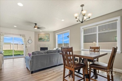 4 bedrooms+an office all on a single level with covered patio on Hunters Point Golf Club in Idaho - for sale on GolfHomes.com, golf home, golf lot