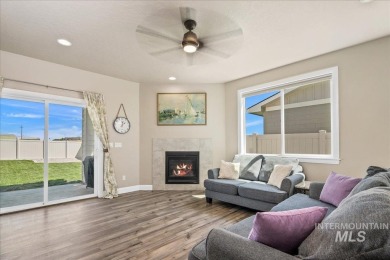 4 bedrooms+an office all on a single level with covered patio on Hunters Point Golf Club in Idaho - for sale on GolfHomes.com, golf home, golf lot