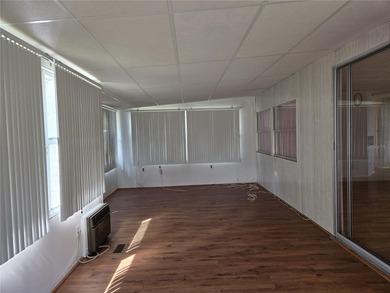 ZELLWOOD STATION! 2 Bedroom 2 bath home in Zellwood Station with on Zellwood Station Country Club in Florida - for sale on GolfHomes.com, golf home, golf lot