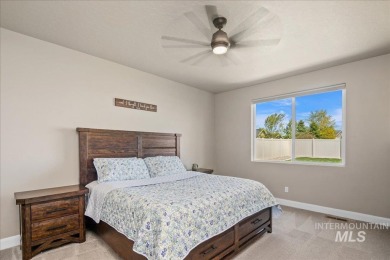 4 bedrooms+an office all on a single level with covered patio on Hunters Point Golf Club in Idaho - for sale on GolfHomes.com, golf home, golf lot