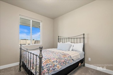4 bedrooms+an office all on a single level with covered patio on Hunters Point Golf Club in Idaho - for sale on GolfHomes.com, golf home, golf lot