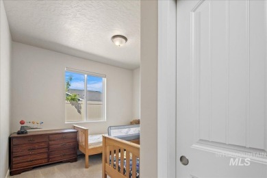 4 bedrooms+an office all on a single level with covered patio on Hunters Point Golf Club in Idaho - for sale on GolfHomes.com, golf home, golf lot
