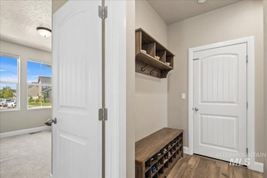 4 bedrooms+an office all on a single level with covered patio on Hunters Point Golf Club in Idaho - for sale on GolfHomes.com, golf home, golf lot