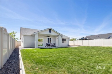 4 bedrooms+an office all on a single level with covered patio on Hunters Point Golf Club in Idaho - for sale on GolfHomes.com, golf home, golf lot