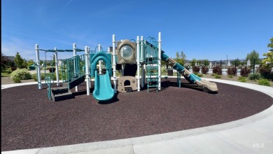 4 bedrooms+an office all on a single level with covered patio on Hunters Point Golf Club in Idaho - for sale on GolfHomes.com, golf home, golf lot