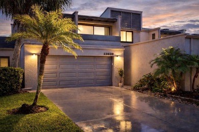 Turnkey Twin Lakes townhome with breathtaking views from BOTH on Carrollwood Country Club in Florida - for sale on GolfHomes.com, golf home, golf lot