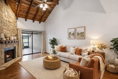 Turnkey Twin Lakes townhome with breathtaking views from BOTH on Carrollwood Country Club in Florida - for sale on GolfHomes.com, golf home, golf lot