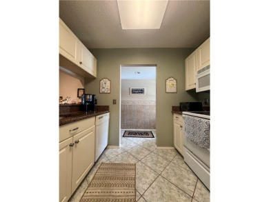 Cozy into this furnished, turnkey 2bd/2ba condo! Enjoy cooking on Vista Plantation Golf Club in Florida - for sale on GolfHomes.com, golf home, golf lot