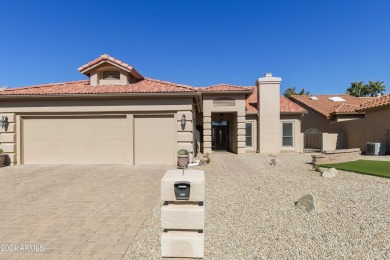 Beautifully updated 2BR, 2.5BA plus den home on the golf course on Palo Verde Golf and Country Club in Arizona - for sale on GolfHomes.com, golf home, golf lot