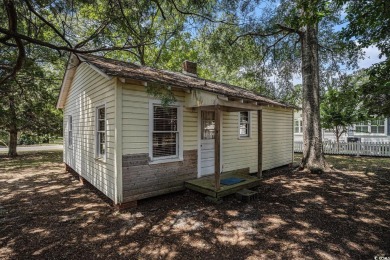 This charming 2-bedroom, 1-bath cottage with no HOA is located on Beachwood Golf Club in South Carolina - for sale on GolfHomes.com, golf home, golf lot